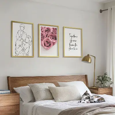 Composição de quadros moderna com buquês de rosas em estilo de desenho linear para a família