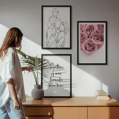 Composição de quadros moderna com buquês de rosas em estilo de desenho linear para a família