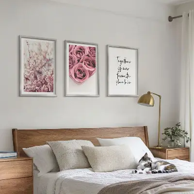 Conjunto de 3 quadros com moldura com estampas de buquês de rosas e inscrição