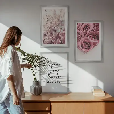 Conjunto de 3 quadros com moldura com estampas de buquês de rosas e inscrição