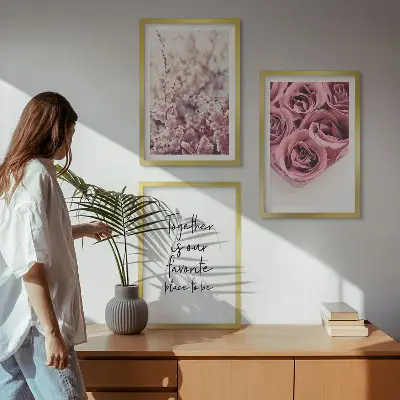 Conjunto de 3 quadros com moldura com estampas de buquês de rosas e inscrição