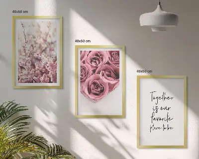 Conjunto de 3 quadros com moldura com estampas de buquês de rosas e inscrição