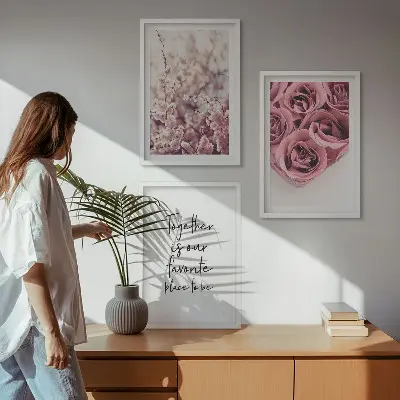 Conjunto de 3 quadros com moldura com estampas de buquês de rosas e inscrição