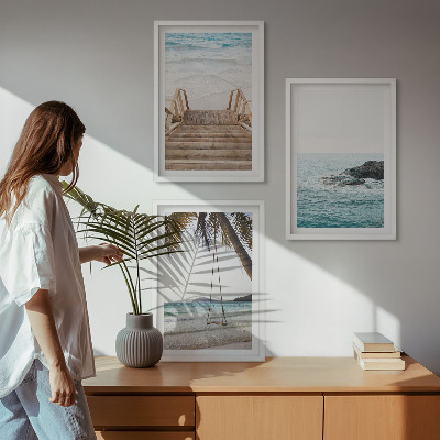 Conjunto de 3 quadros com moldura Balanço de praia com escada