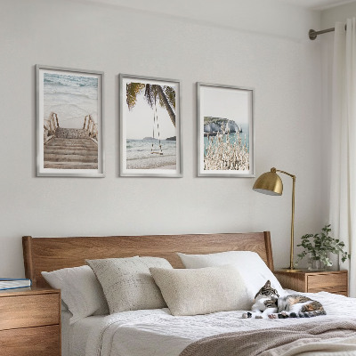 Conjunto de quadros para sala de estar balanço de madeira na escada da praia