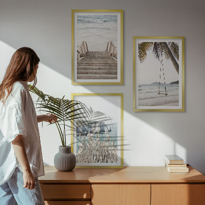 Conjunto de quadros para sala de estar balanço de madeira na escada da praia