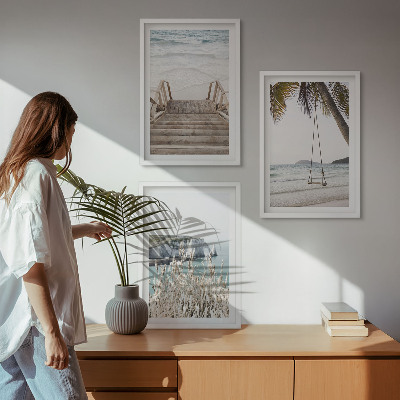 Conjunto de quadros para sala de estar balanço de madeira na escada da praia