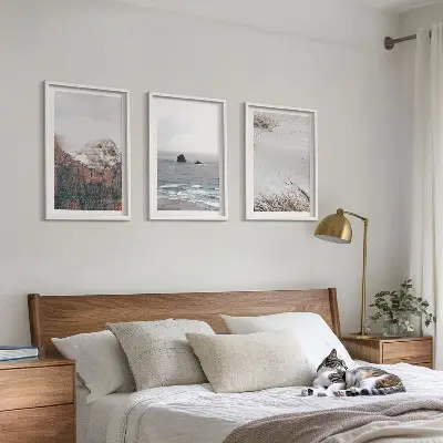 Composição de quadros moderna com temática de montanhas, nuvens, mar e areia