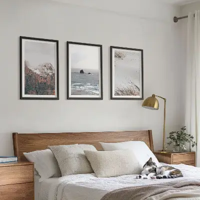 Composição de quadros moderna com temática de montanhas, nuvens, mar e areia