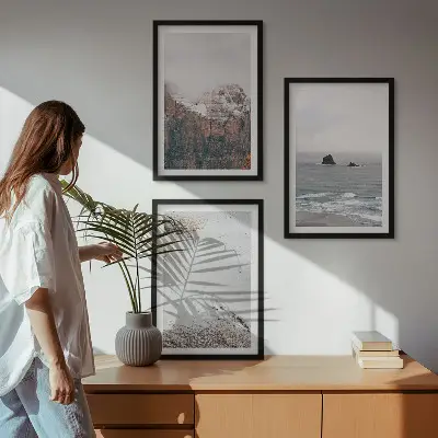 Composição de quadros moderna com temática de montanhas, nuvens, mar e areia