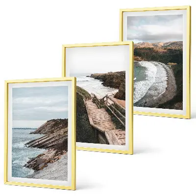 Conjunto de 3 quadros com moldura com estampas de vistas de penhascos e paisagens de praia