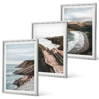Conjunto de 3 quadros com moldura com estampas de vistas de penhascos e paisagens de praia