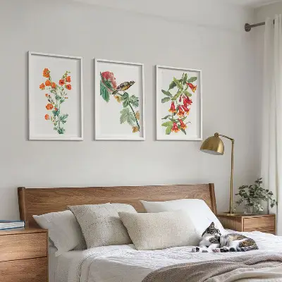 Conjunto de quadros decorativos modernos com flores pintadas e pássaro