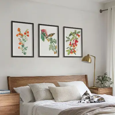 Conjunto de quadros decorativos modernos com flores pintadas e pássaro