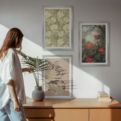 Conjunto de 3 quadros com moldura com estampas de flores, pássaros e natureza