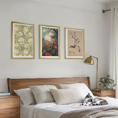 Conjunto de 3 quadros com moldura com estampas de flores, pássaros e natureza
