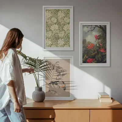 Conjunto de 3 quadros com moldura com estampas de flores, pássaros e natureza
