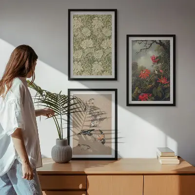 Conjunto de 3 quadros com moldura com estampas de flores, pássaros e natureza