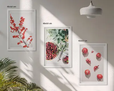 Composição de quadros moderna com temática de frutos vermelhos em estilo minimalista