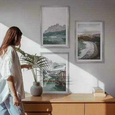 Conjunto de 3 quadros com moldura estampa de casa de madeira nas praias da montanha