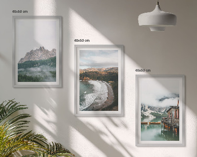 Conjunto de 3 quadros com moldura Casa de madeira nas praias da montanha