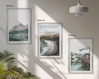 Conjunto de 3 quadros com moldura estampa de casa de madeira nas praias da montanha