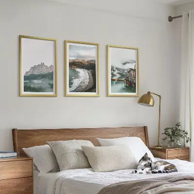 Conjunto de 3 quadros com moldura estampa de casa de madeira nas praias da montanha