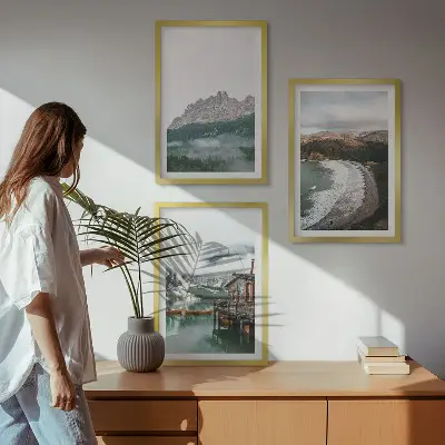 Conjunto de 3 quadros com moldura estampa de casa de madeira nas praias da montanha