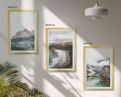 Conjunto de 3 quadros com moldura Casa de madeira nas praias da montanha