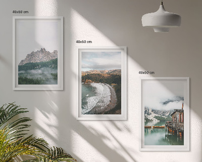 Conjunto de 3 quadros com moldura Casa de madeira nas praias da montanha