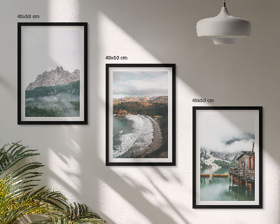 Conjunto de 3 quadros com moldura Casa de madeira nas praias da montanha