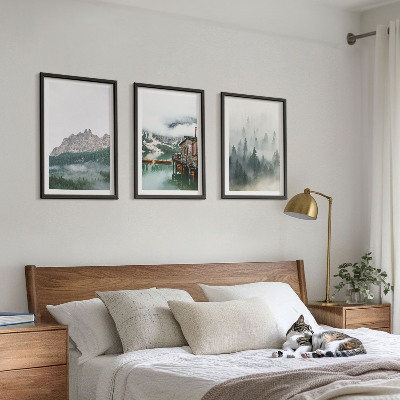 Conjunto de 3 quadros com moldura Montanhas, lago, chalé, neblina
