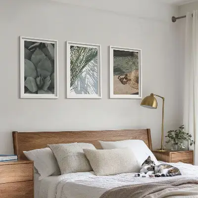 Conjunto de quadros para sala de estar com estampas de plantas tropicais para férias