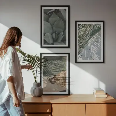 Conjunto de quadros para sala de estar com estampas de plantas tropicais para férias