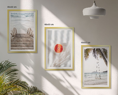 Composição de quadros moderna férias com escadas de madeira na praia
