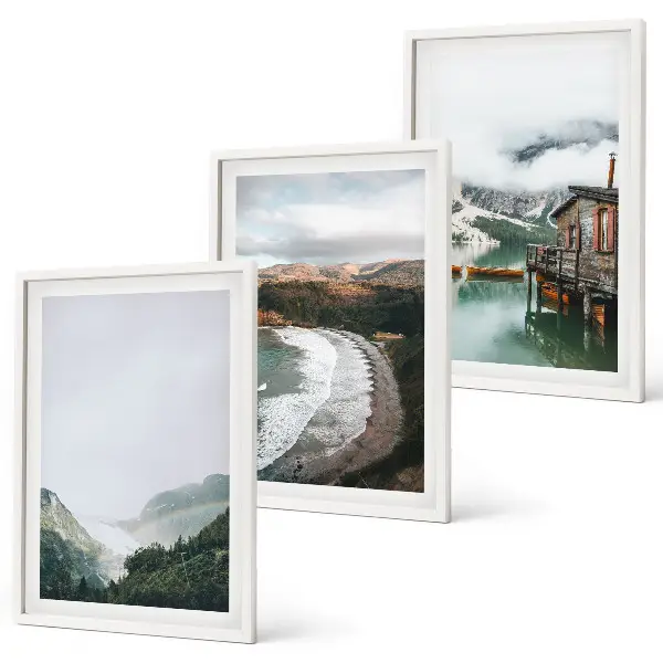 Conjunto de 3 quadros com moldura estampas de montanhas, praia, nuvens e água