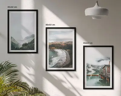Conjunto de 3 quadros com moldura estampas de montanhas, praia, nuvens e água