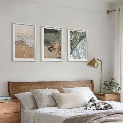 Conjunto de quadros para sala de estar com tema de chapéu de praia e óculos de sol