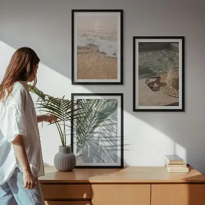 Conjunto de quadros para sala de estar com tema de chapéu de praia e óculos de sol