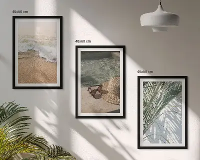 Conjunto de quadros para sala de estar com tema de chapéu de praia e óculos de sol