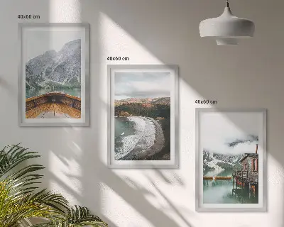 Composição de quadros moderna com paisagem de montanhas, lago, barco e praia