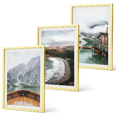 Composição de quadros moderna com paisagem de montanhas, lago, barco e praia