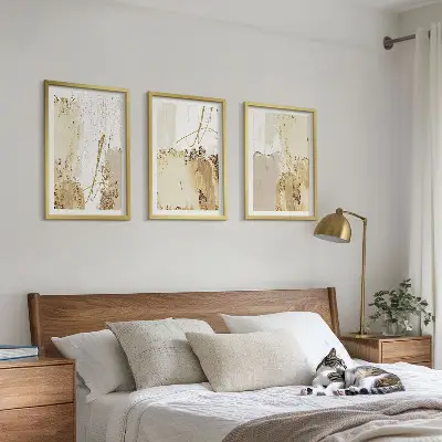 Conjunto de quadros para sala de estar com padrões abstratos em bege e branco