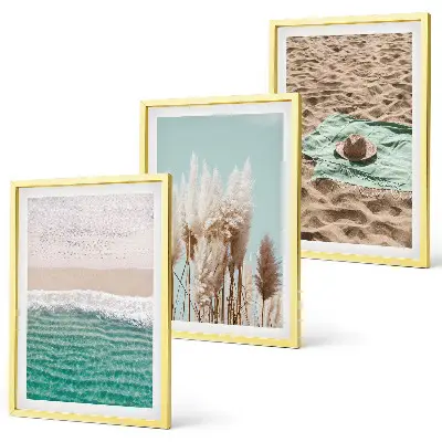 Conjunto de 3 quadros com moldura com estampa de chapéu de palha e ondas de praia