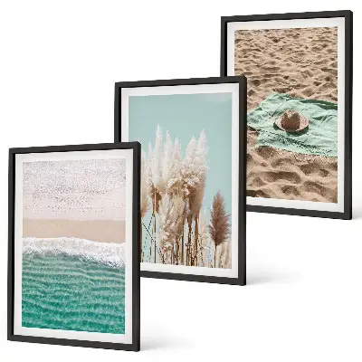 Conjunto de 3 quadros com moldura com estampa de chapéu de palha e ondas de praia