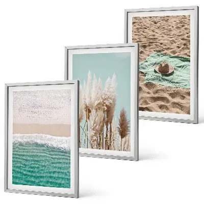 Conjunto de 3 quadros com moldura com estampa de chapéu de palha e ondas de praia
