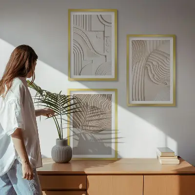 Conjunto de 3 quadros com moldura com padrões abstratos em bege e branco