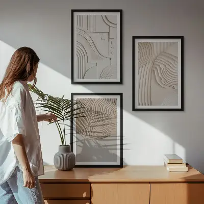 Conjunto de 3 quadros com moldura com padrões abstratos em bege e branco