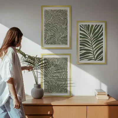 Conjunto de 3 quadros com moldura estampa de padrões de folhas e formas onduladas