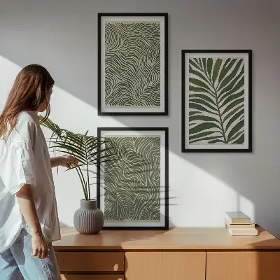 Conjunto de 3 quadros com moldura estampa de padrões de folhas e formas onduladas